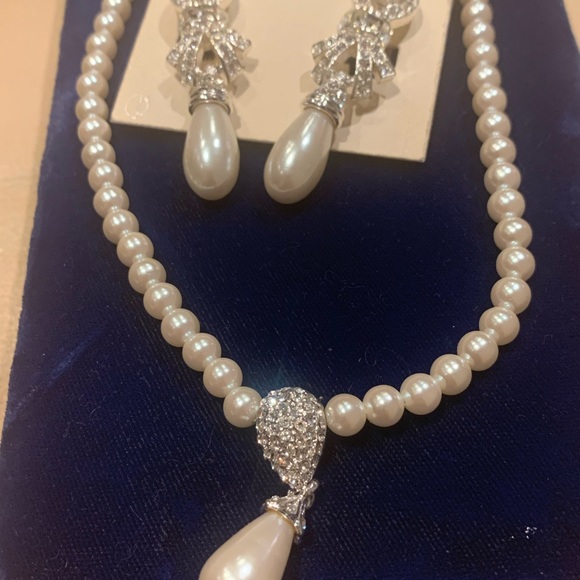 GORGEOUS VINTAGE VENDOME/CORO SET - Picture 8 of 10